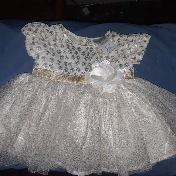 3 baby dresses - Picture 8 of 9